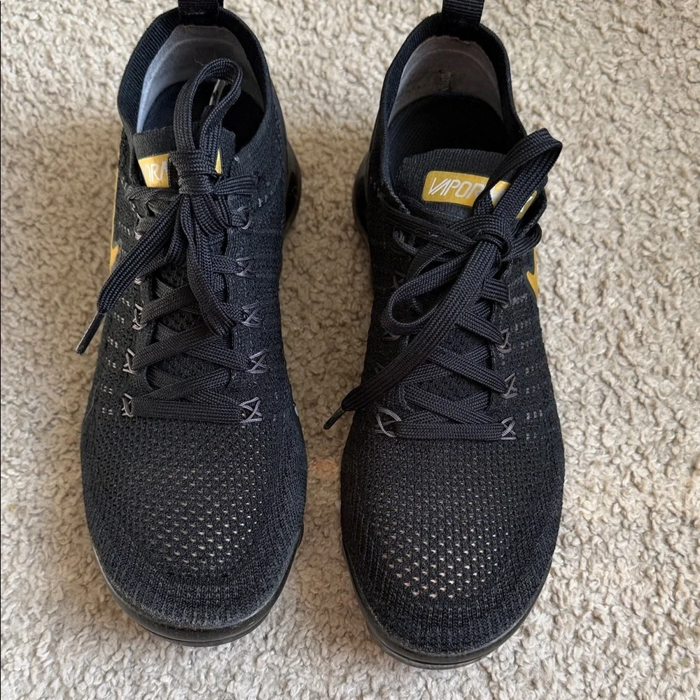Nike vapor max Black Knit Running Sneakers with Gold Swoosh - Picture 2 of 8